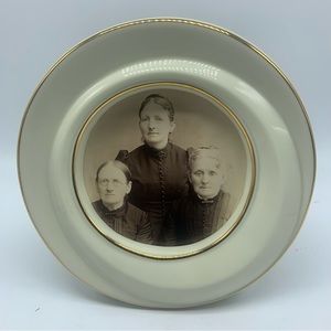 Lenox Cream and Gold Round Porcelain Picture Frame for Tabletop Fits 3”